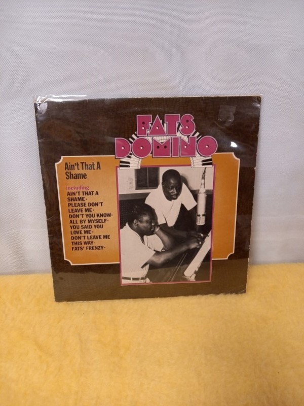 Vinyl album The Fats Domino Story vol. 2: Ain't that a shame